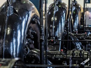 Die die gewaltigen Pumpenaggregate in der historischen Maschinenhalle im Alten Pumpwerk
